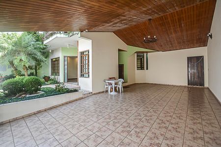 Casa à venda com 322m², 4 quartos e 4 vagasGaragem