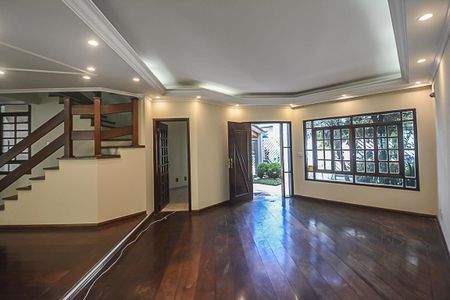 Casa à venda com 322m², 4 quartos e 4 vagasSala 1