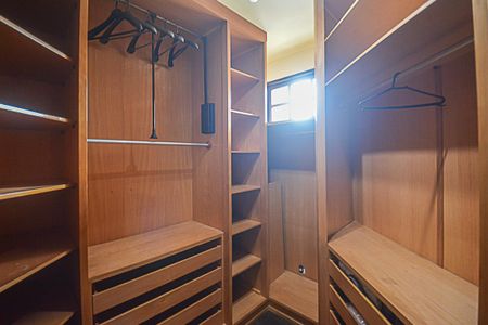 Casa à venda com 322m², 4 quartos e 4 vagasCloset da suíte