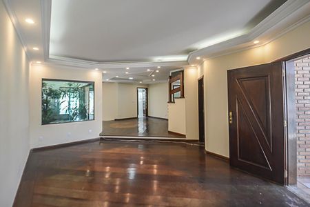 Casa à venda com 322m², 4 quartos e 4 vagasSala 1