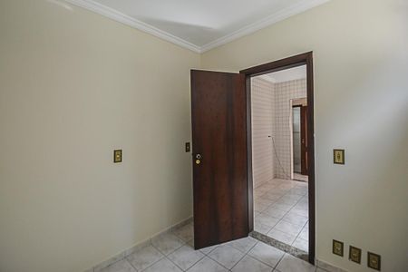 Casa à venda com 322m², 4 quartos e 4 vagasQuarto de Serviço