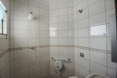 Casa à venda com 322m², 4 quartos e 4 vagasBanheiro de serviço
