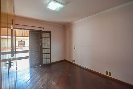 Casa à venda com 322m², 4 quartos e 4 vagasQuarto 2 - Suíte
