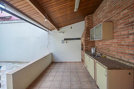 Casa à venda com 322m², 4 quartos e 4 vagasChurrasqueira