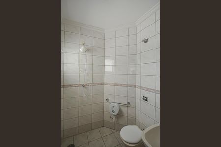 Casa à venda com 322m², 4 quartos e 4 vagasBanheiro de serviço
