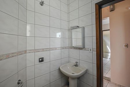 Casa à venda com 322m², 4 quartos e 4 vagasBanheiro de serviço