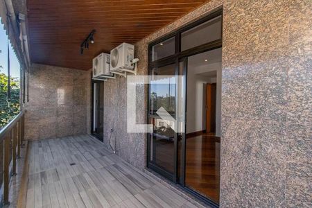 Apartamento à venda com 105m², 3 quartos e 2 vagasVaranda