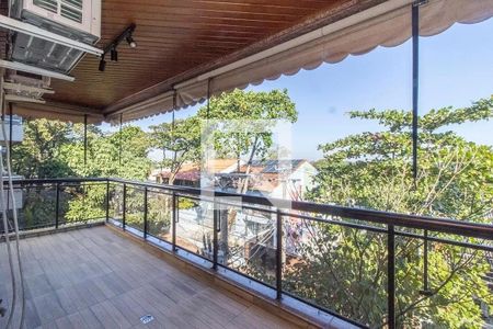 Apartamento à venda com 105m², 3 quartos e 2 vagasVaranda