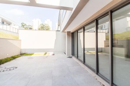 Casa de condomínio para alugar com 230m², 2 quartos e 3 vagasQuintal