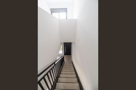 Casa de condomínio para alugar com 230m², 2 quartos e 3 vagasEscada