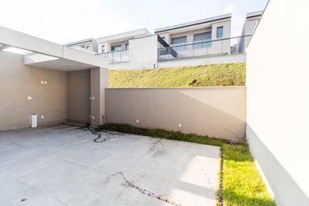 Casa de condomínio para alugar com 230m², 2 quartos e 3 vagasQuintal