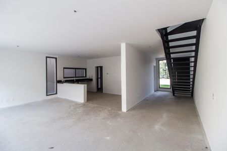 Sala de casa de condomínio à venda com 2 quartos, 230m² em Centro Empresarial Tamboré, Santana de Parnaíba