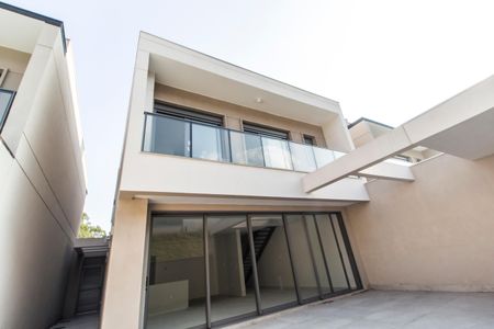 Casa de condomínio para alugar com 230m², 2 quartos e 3 vagasFachada