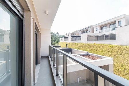 Casa de condomínio para alugar com 230m², 2 quartos e 3 vagasSacada