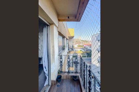 Apartamento à venda com 77m², 2 quartos e 1 vagaVaranda