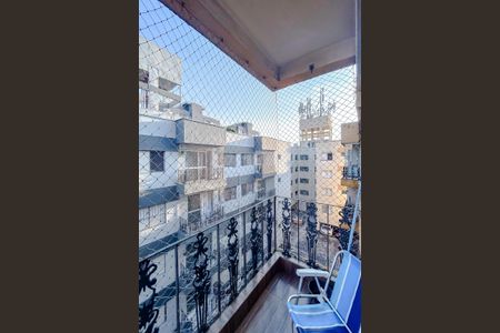 Apartamento à venda com 77m², 2 quartos e 1 vagaVaranda