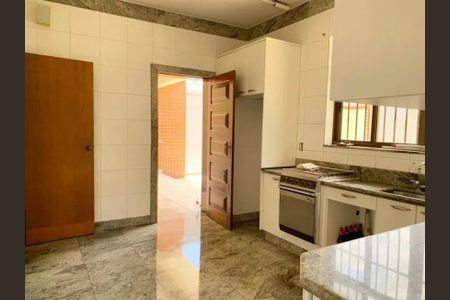 Casa para alugar com 4 quartos, 475m² em Floramar, Belo Horizonte