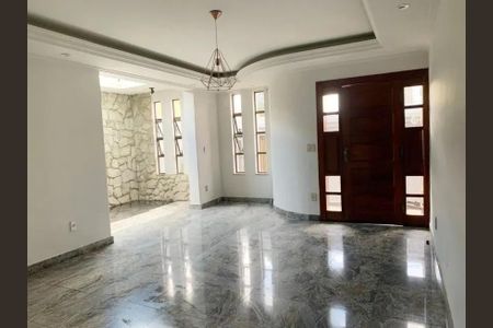 Casa para alugar com 4 quartos, 475m² em Floramar, Belo Horizonte