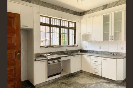 Casa para alugar com 4 quartos, 475m² em Floramar, Belo Horizonte