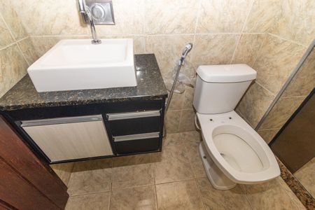 Banheiro de apartamento para alugar com 2 quartos, 43m² em Realengo, Rio de Janeiro