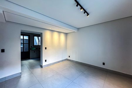 Sala de casa à venda com 3 quartos, 120m² em Vila Bertioga, São Paulo