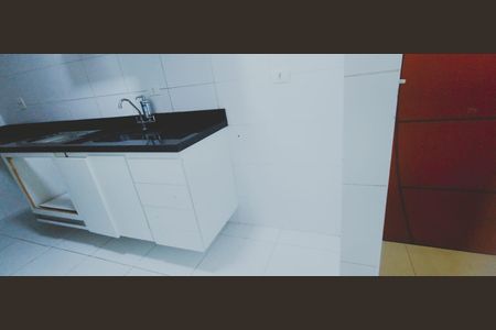 Cozinha de apartamento para alugar com 2 quartos, 53m² em Jardim Sonia, São Paulo