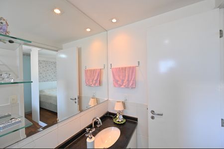 Apartamento à venda com 104m², 3 quartos e 2 vagasBanheiro da Suíte