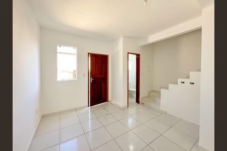 Sala de TV de apartamento para alugar com 2 quartos, 82m² em São João do Rio Vermelho, Florianópolis