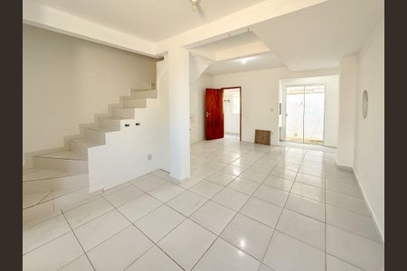Sala de TV de apartamento para alugar com 2 quartos, 82m² em São João do Rio Vermelho, Florianópolis
