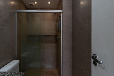 Banheiro de kitnet/studio para alugar com 1 quarto, 42m² em Barra Funda, São Paulo