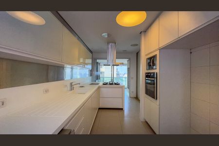 Apartamento para alugar com 167m², 3 quartos e 3 vagasCozinha