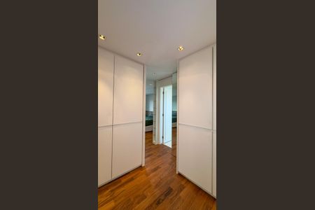 Apartamento para alugar com 167m², 3 quartos e 3 vagasCloset da suíte