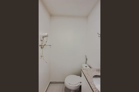 Banheiro de kitnet/studio para alugar com 1 quarto, 24m² em Sé, São Paulo