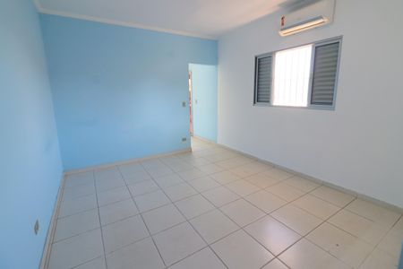Casa à venda com 280m², 3 quartos e 3 vagasSuíte 2
