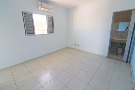 Casa à venda com 280m², 3 quartos e 3 vagasSuíte 2