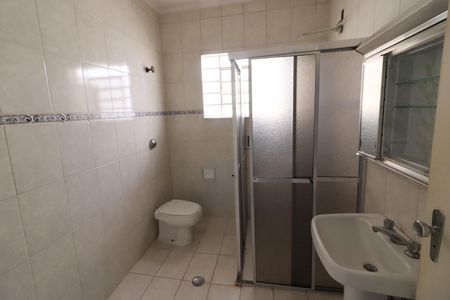 Casa à venda com 280m², 3 quartos e 3 vagasBanheiro 2
