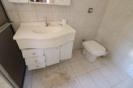 Casa à venda com 280m², 3 quartos e 3 vagasBanheiro da Suíte 1