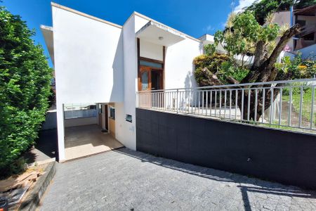 Casa de condomínio para alugar com 142m², 3 quartos e 3 vagas Casa de condomínio para alugar com 142m², 3 quartos e 3 vagasQuintal