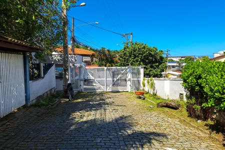 Casa de condomínio para alugar com 142m², 3 quartos e 3 vagas Casa de condomínio para alugar com 142m², 3 quartos e 3 vagasFachada