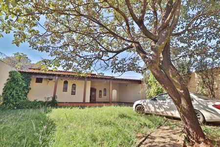 Casa para alugar com 330m², 4 quartos e 2 vagasFachada