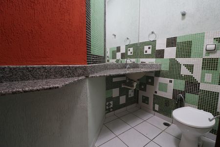 Casa para alugar com 330m², 4 quartos e 2 vagasLavabo