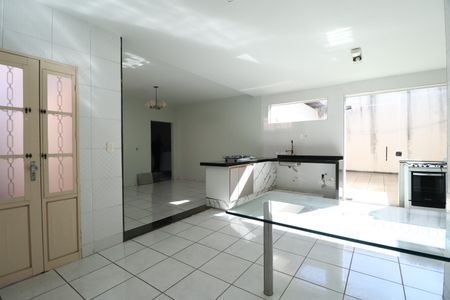 Casa para alugar com 330m², 4 quartos e 2 vagasCozinha