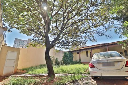 Casa para alugar com 330m², 4 quartos e 2 vagasFachada