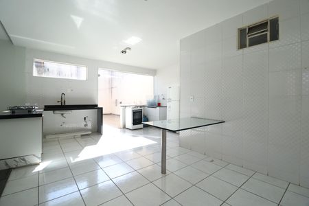 Casa para alugar com 330m², 4 quartos e 2 vagasCozinha