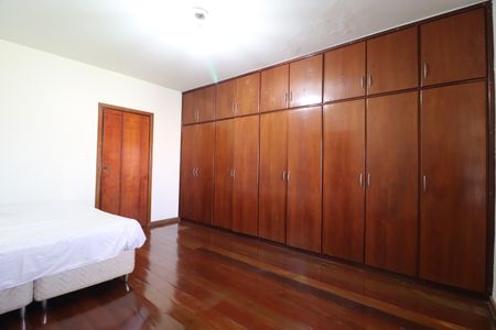 Casa para alugar com 330m², 4 quartos e 2 vagasQuarto 1 - Suíte