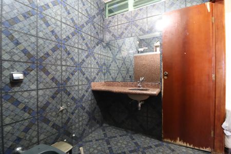 Casa para alugar com 330m², 4 quartos e 2 vagasBanheiro do Quarto 1