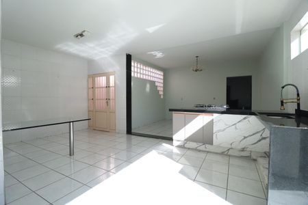 Casa para alugar com 330m², 4 quartos e 2 vagasCozinha