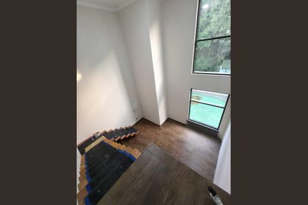 Casa de condomínio para alugar com 230m², 4 quartos e 2 vagasQuarto