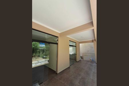 Sala de casa de condomínio para alugar com 4 quartos, 230m² em Rio Tavares Central, Florianópolis