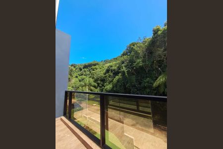 Casa de condomínio para alugar com 230m², 4 quartos e 2 vagasVaranda